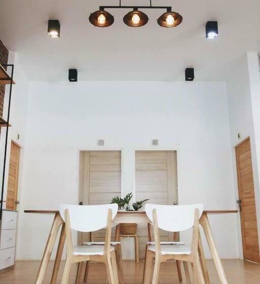 Отель Fineuphome บ้านพักเหมาหลัง 3 ห้องนอน 2 ห้องน้ำ ห้องครัว ห้องรับแขก ห้องรับประทานอาหาร พร้อมสระว่ายน้