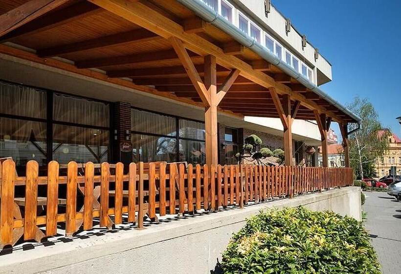 בית מלון כפרי Opera