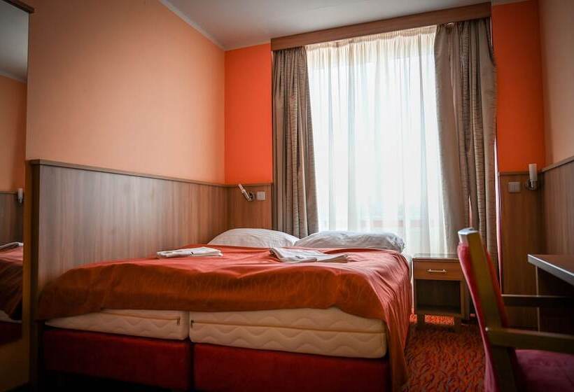 בית מלון כפרי Opera