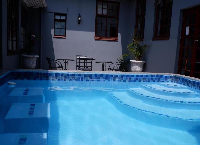 هتل The City Club