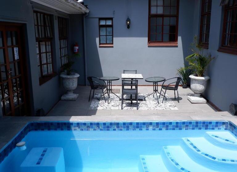 هتل The City Club