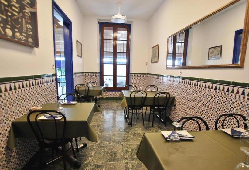 Отель Tres Leones