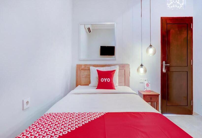 בית מלון כפרי Vaccinated Staff  Oyo 90022 Puri Kramas Canggu