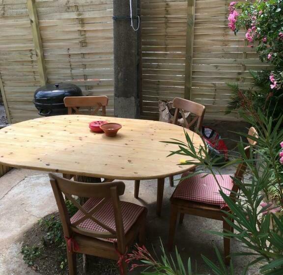 פנסיון A La Fontaine