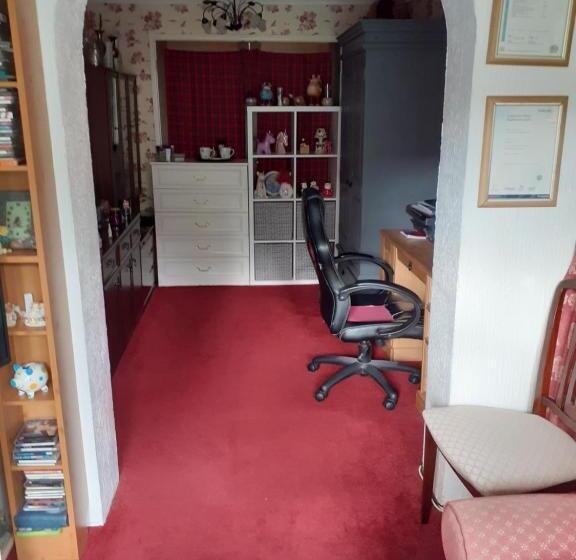 بنسيون 2 Single Beds For 2 Guest, Large Room, Sofa, Netflix, Garden View, Patio & Seating