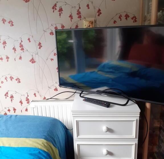 بنسيون 2 Single Beds For 2 Guest, Large Room, Sofa, Netflix, Garden View, Patio & Seating