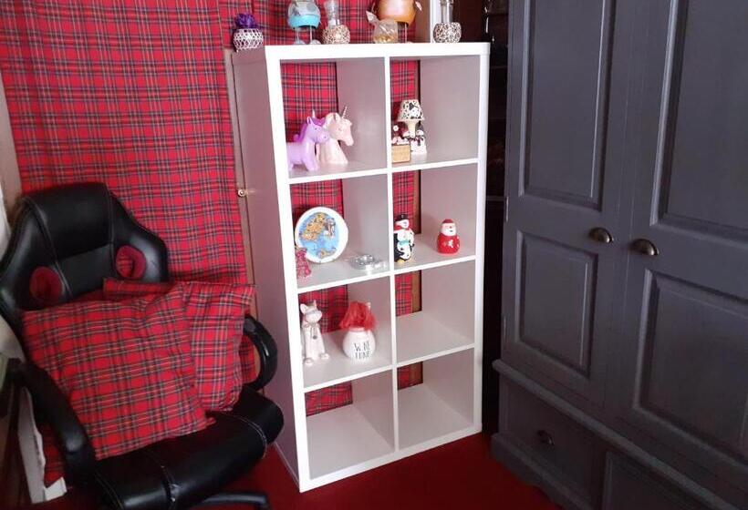 بنسيون 2 Single Beds For 2 Guest, Large Room, Sofa, Netflix, Garden View, Patio & Seating