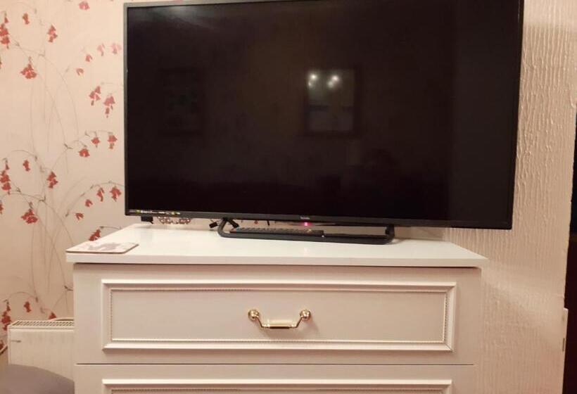 بنسيون 2 Single Beds For 2 Guest, Large Room, Sofa, Netflix, Garden View, Patio & Seating