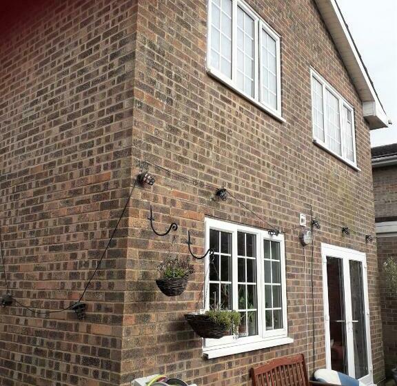 بنسيون 2 Single Beds For 2 Guest, Large Room, Sofa, Netflix, Garden View, Patio & Seating