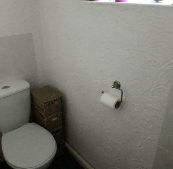 بنسيون 2 Single Beds For 2 Guest, Large Room, Sofa, Netflix, Garden View, Patio & Seating