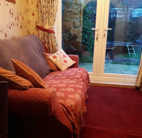 بنسيون 2 Single Beds For 2 Guest, Large Room, Sofa, Netflix, Garden View, Patio & Seating