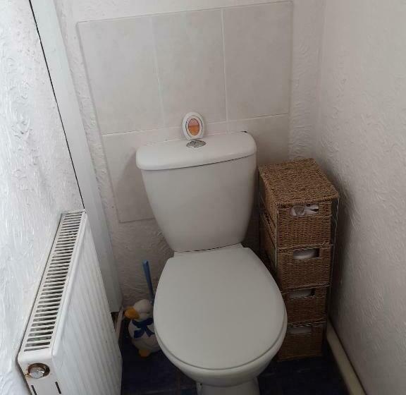 بنسيون 2 Single Beds For 2 Guest, Large Room, Sofa, Netflix, Garden View, Patio & Seating