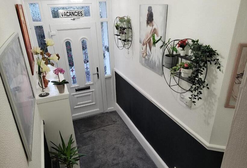 پانسیون Edelweiss Guest House