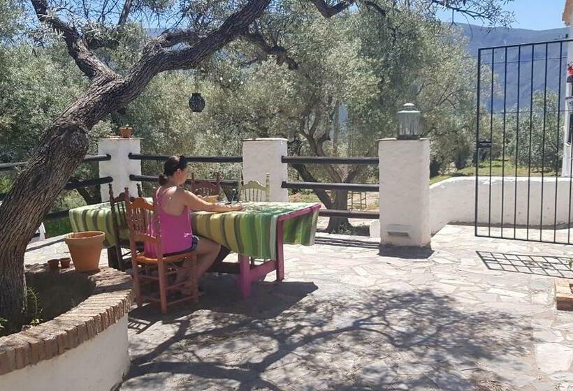 Пансион Gateway To The Alpujarras,  Cortijo Derry