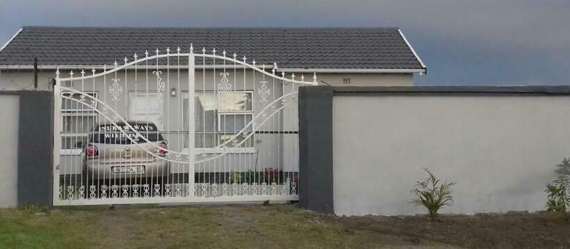 פנסיון High View Accommodation