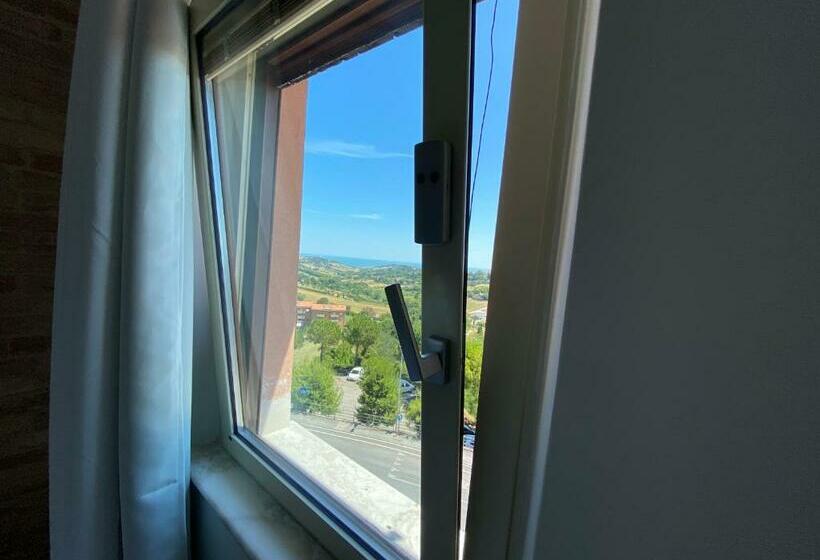 펜션 Red House Accomodation Potenza Picena