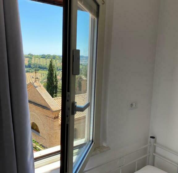 펜션 Red House Accomodation Potenza Picena