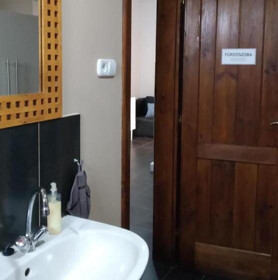 ペンション Rozmaring Vendégház