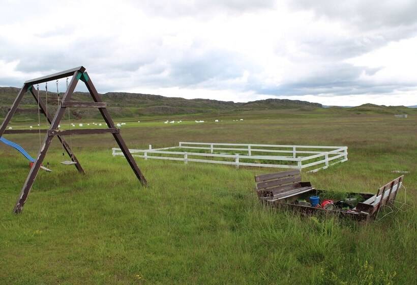 پانسیون Stóri Bakki Guesthouse With Hot Tub