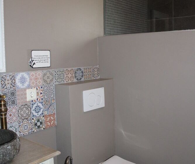 پانسیون Stóri Bakki Guesthouse With Hot Tub