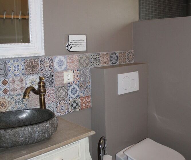 پانسیون Stóri Bakki Guesthouse With Hot Tub