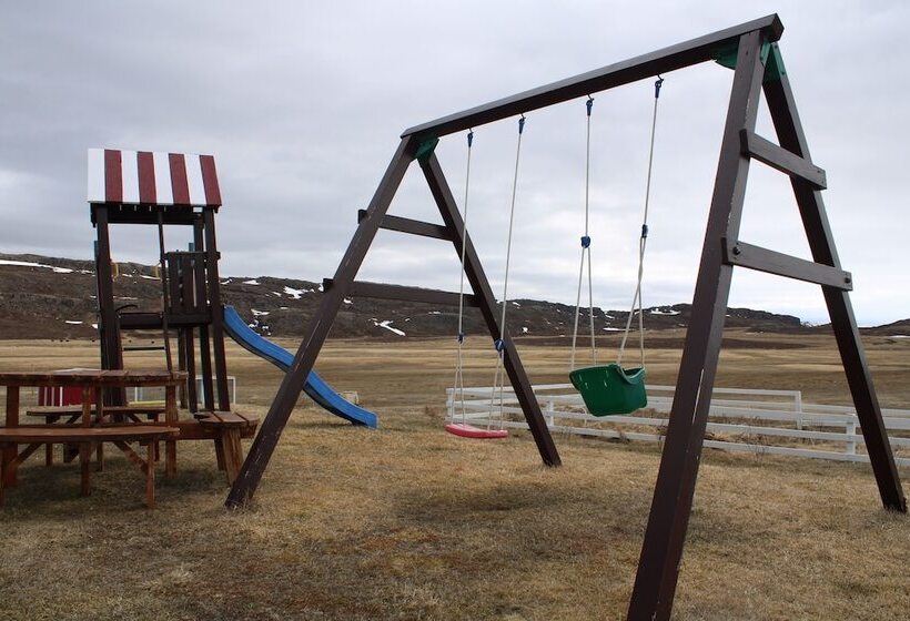 پانسیون Stóri Bakki Guesthouse With Hot Tub