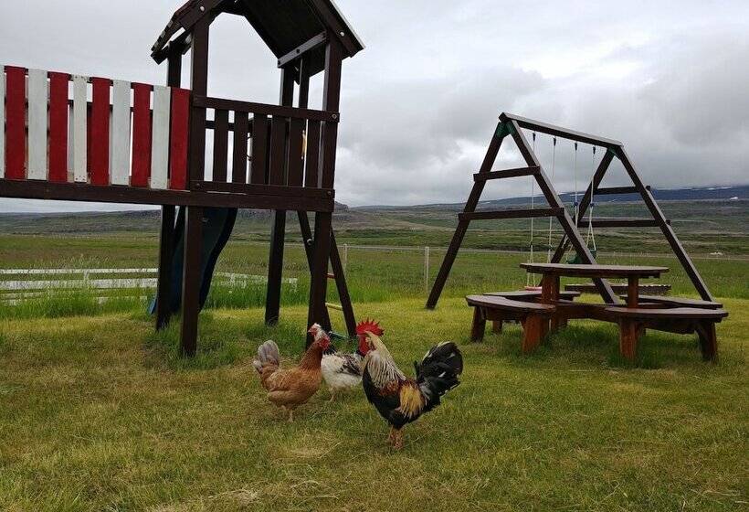 پانسیون Stóri Bakki Guesthouse With Hot Tub