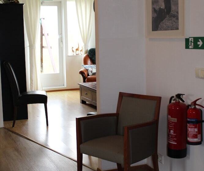 پانسیون Stóri Bakki Guesthouse With Hot Tub