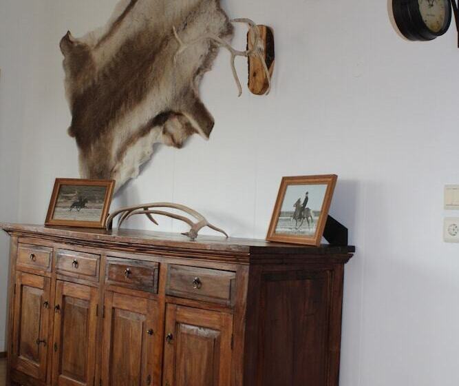 پانسیون Stóri Bakki Guesthouse With Hot Tub