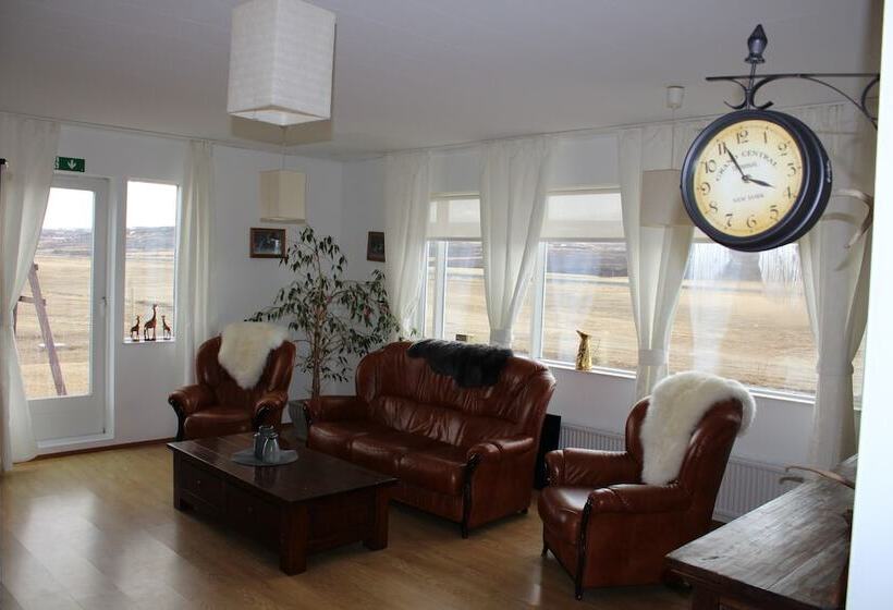 پانسیون Stóri Bakki Guesthouse With Hot Tub