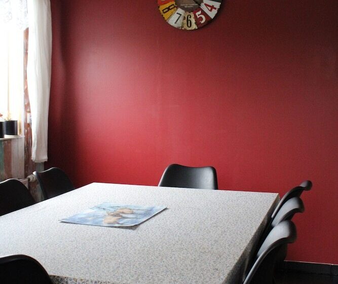 پانسیون Stóri Bakki Guesthouse With Hot Tub