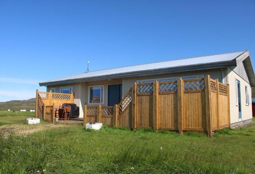 پانسیون Stóri Bakki Guesthouse With Hot Tub