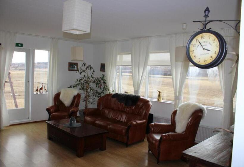 پانسیون Stóri Bakki Guesthouse With Hot Tub