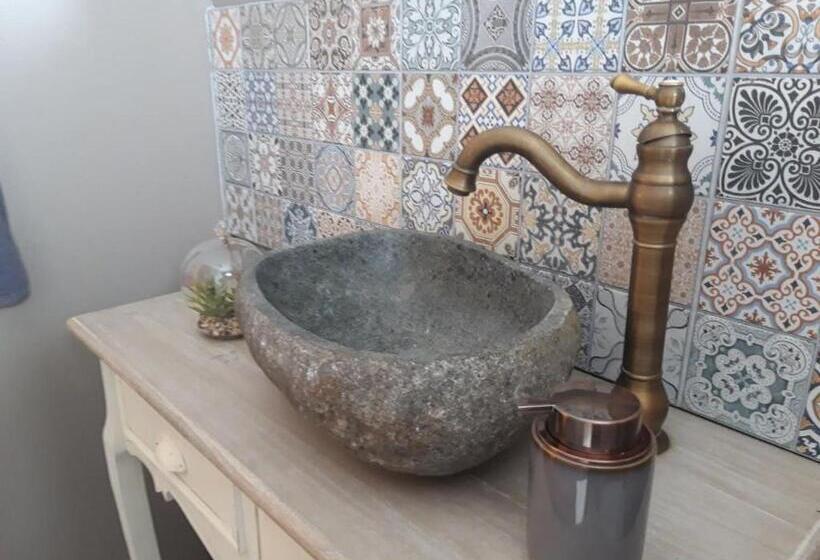 پانسیون Stóri Bakki Guesthouse With Hot Tub