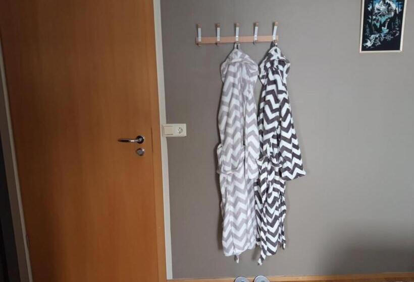 پانسیون Stóri Bakki Guesthouse With Hot Tub