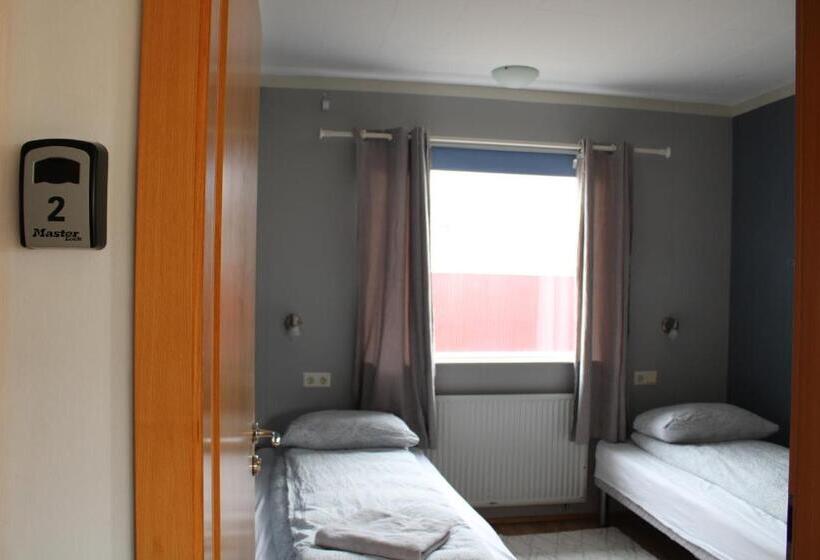 پانسیون Stóri Bakki Guesthouse With Hot Tub