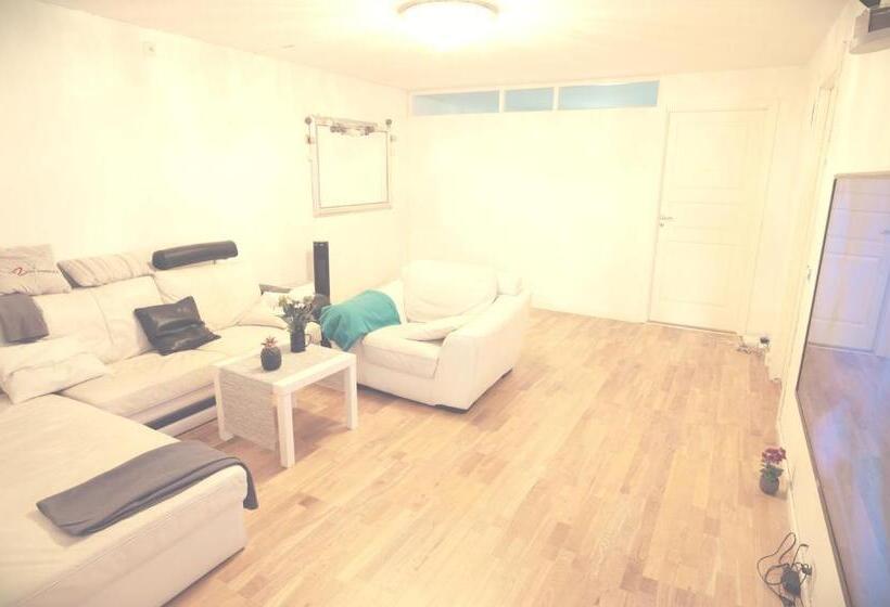 پانسیون Upscalecity Center