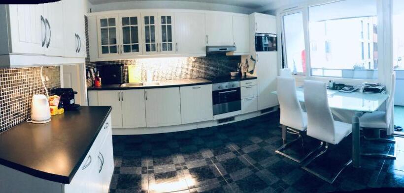 پانسیون Upscalecity Center