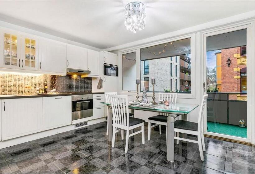 پانسیون Upscalecity Center