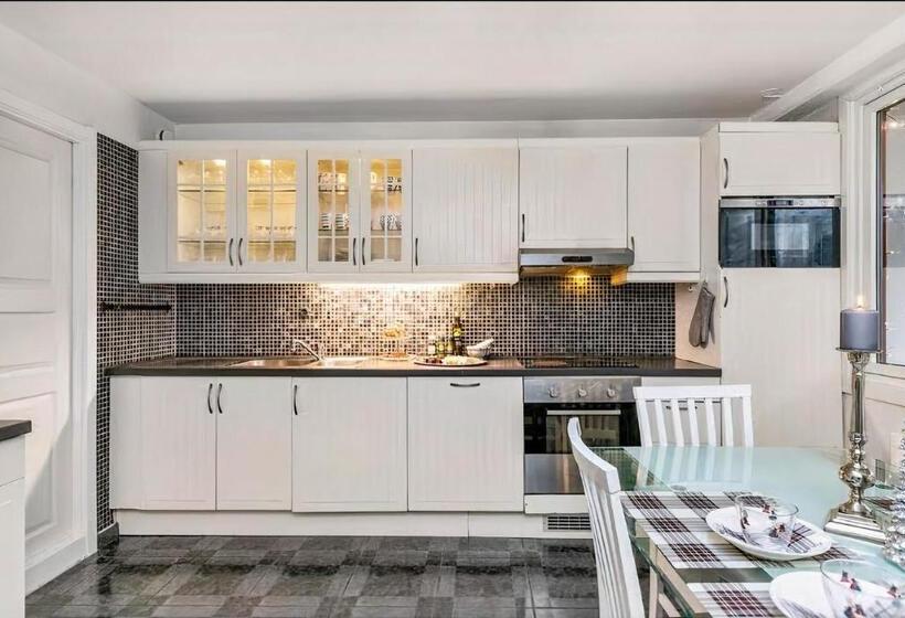 پانسیون Upscalecity Center