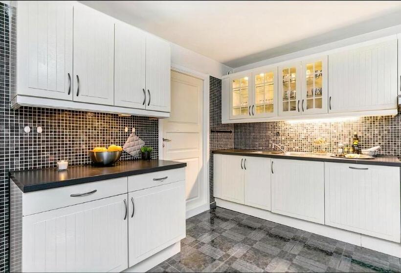 پانسیون Upscalecity Center