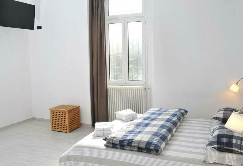 ベッドアンドブレックファースト Guest House La Genesa