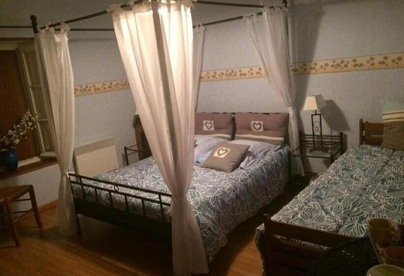 مبيت وإفطار Chambres Et Table D Hôtes Les Grivottes