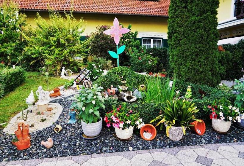 Bed and Breakfast Gästehaus Strini