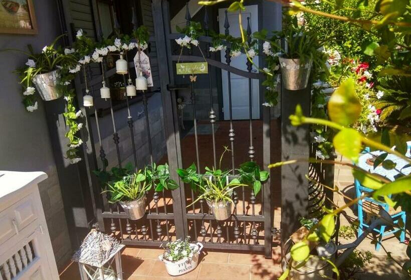 ベッドアンドブレックファースト Jasmine Cottage