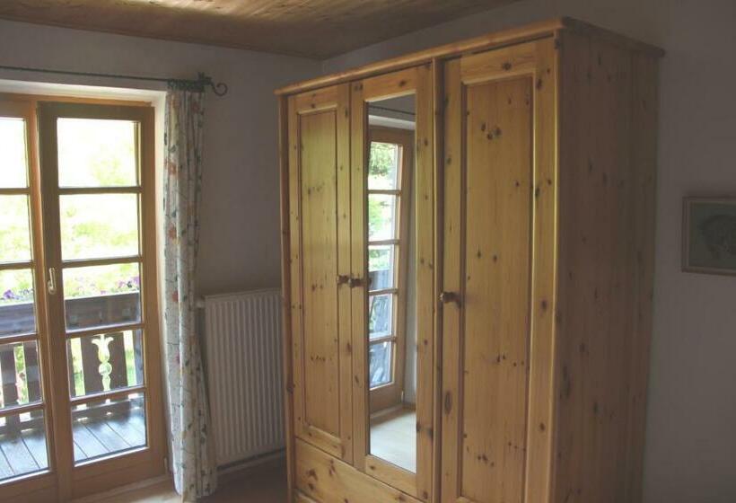 مبيت وإفطار Köstlhof, Familie Hassler