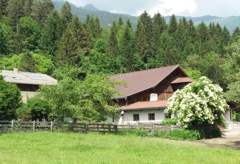 مبيت وإفطار Köstlhof, Familie Hassler