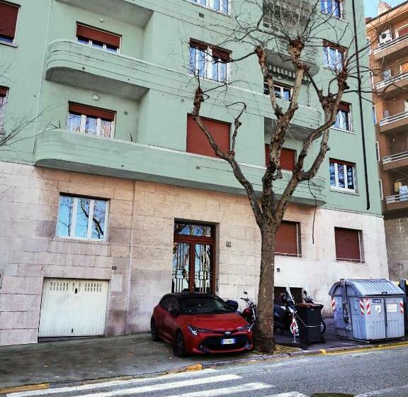 تختخواب و صبحانه Murat Otto