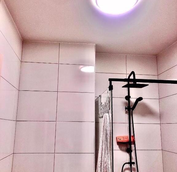 تختخواب و صبحانه Back Stage