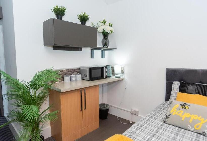 Bentley House With En Suites